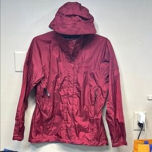 Marmot Precip Eco deep wine colored full tip hood many pocket jacket coat M